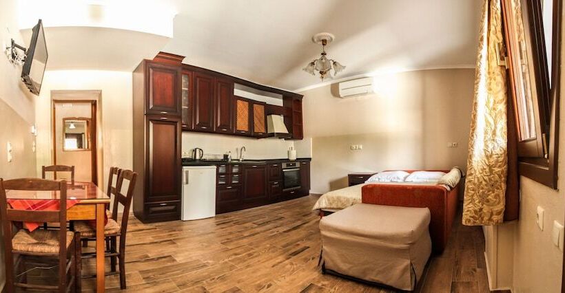 דירת חדר, Alsos House