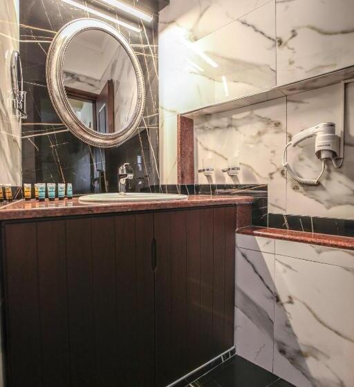 חדר משפחתי, Alsos House