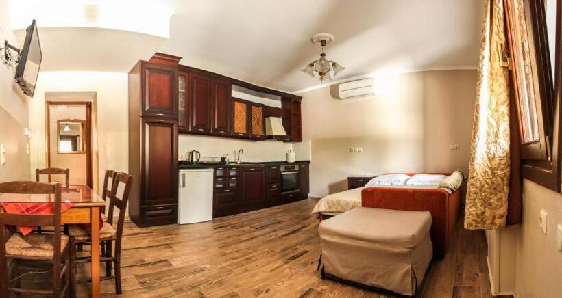 דירת חדר, Alsos House