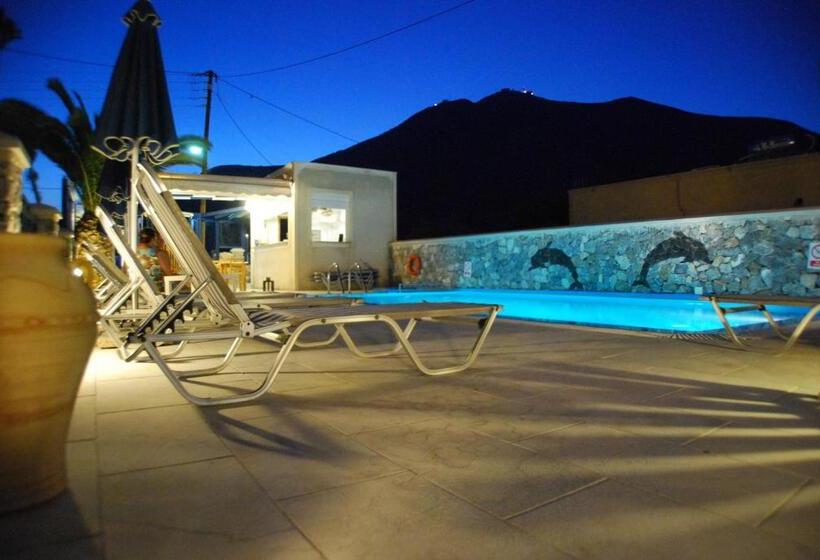 חדר אקונומי, Aretousa Villas