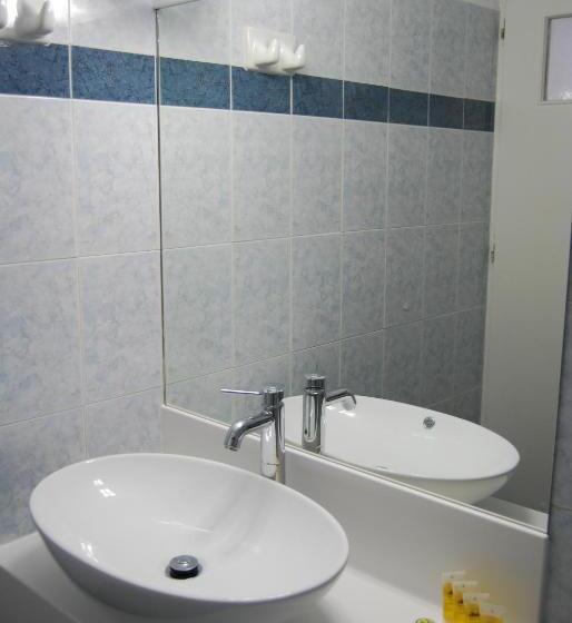 חדר משפחתי, Aretousa Villas