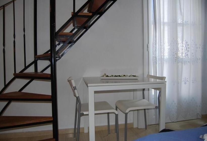 חדר משפחתי, Aretousa Villas