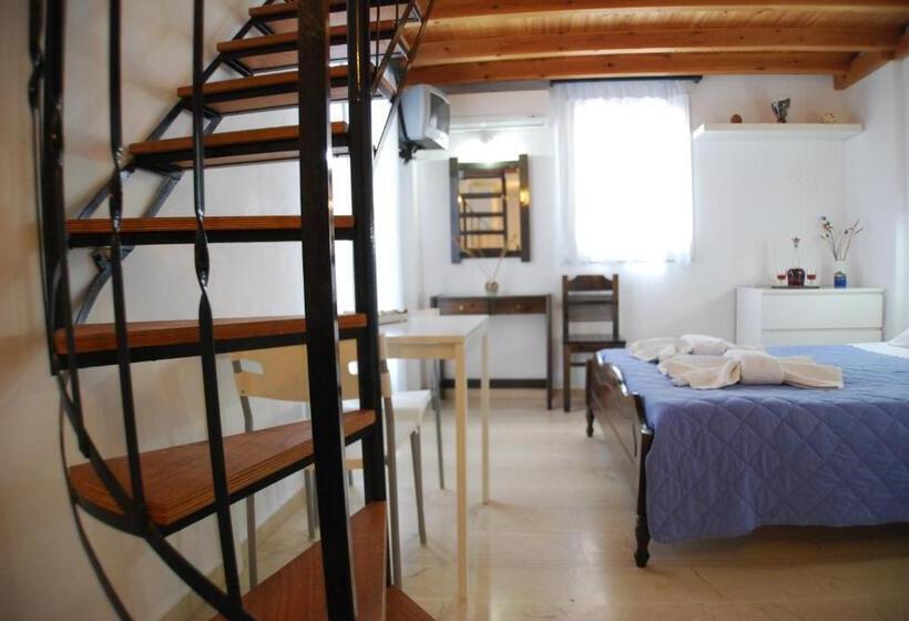 חדר משפחתי, Aretousa Villas