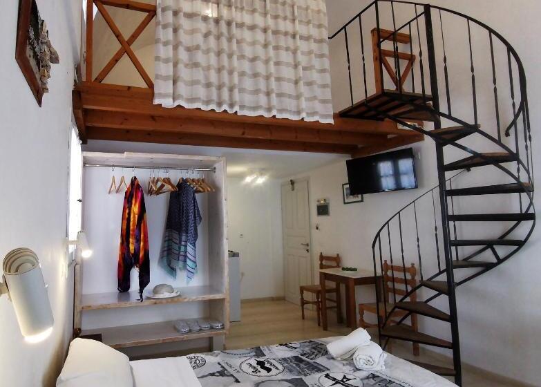 חדר משפחתי, Aretousa Villas