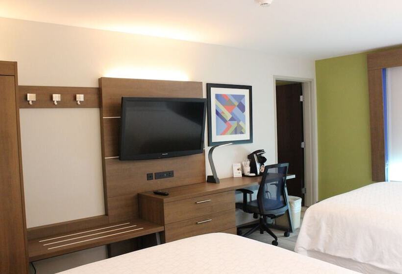 适合残疾人士使用的套间, Holiday Inn Express & Suites San Antonio West Sea World Area, An Ihg