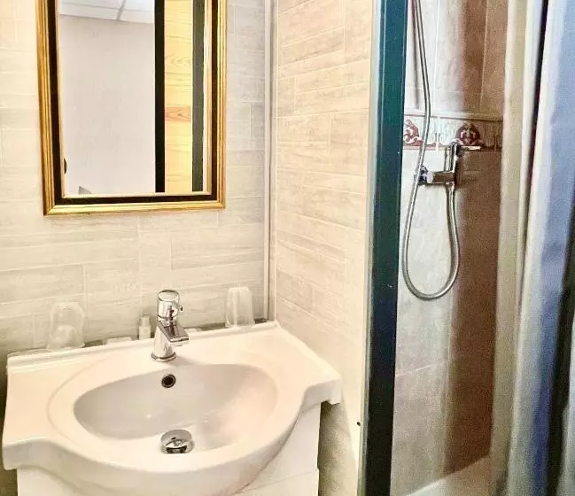 اتاق اکونومی, Hôtel Paul Riquet