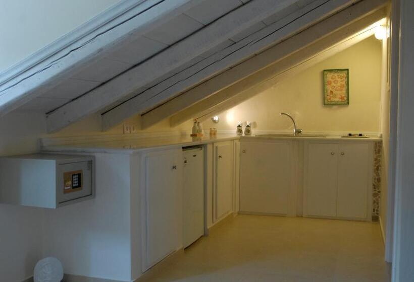 标准工作室, Mistral