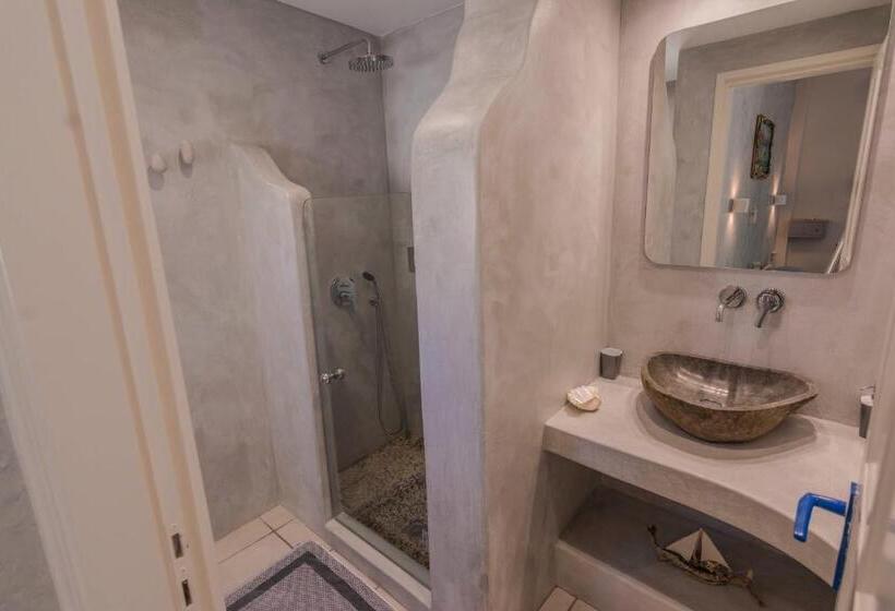 Economy Studio, Pension Sofi