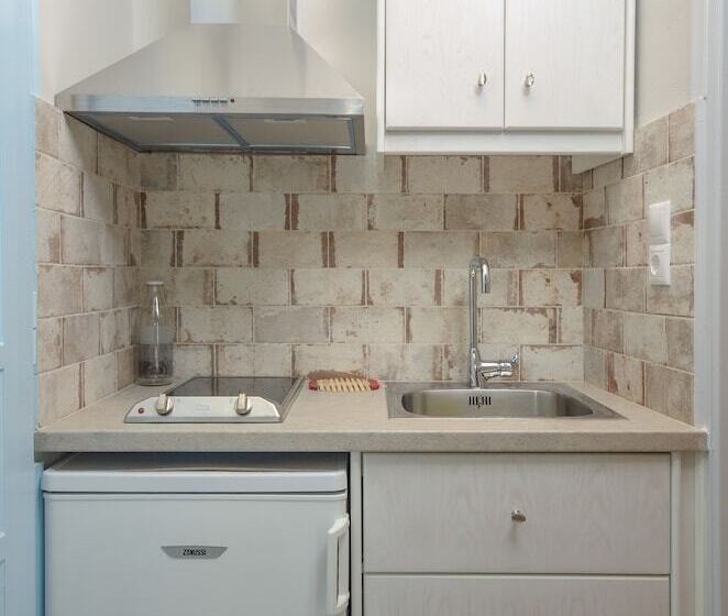 Economy Studio, Pension Sofi