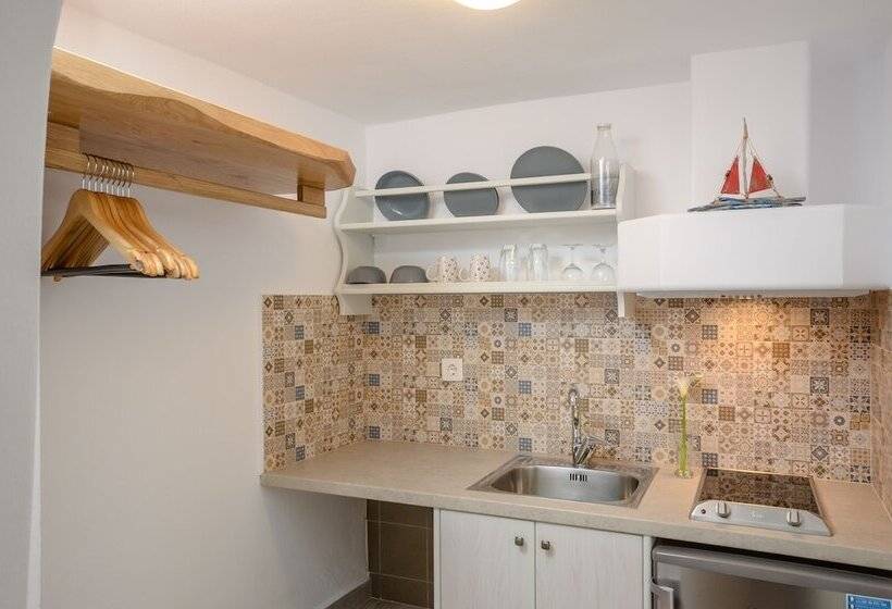 Economy Studio, Pension Sofi