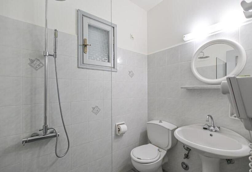 Семейное Студио, Soula Naxos