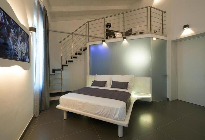 استودیوی استاندارد, Mia Boutique