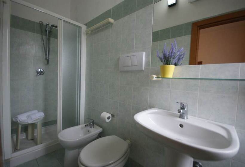 اتاق استاندارد سه نفره, Villa Caterina