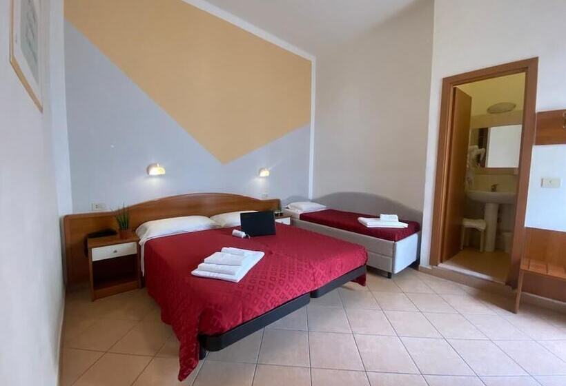 اتاق استاندارد سه نفره, Villa Caterina