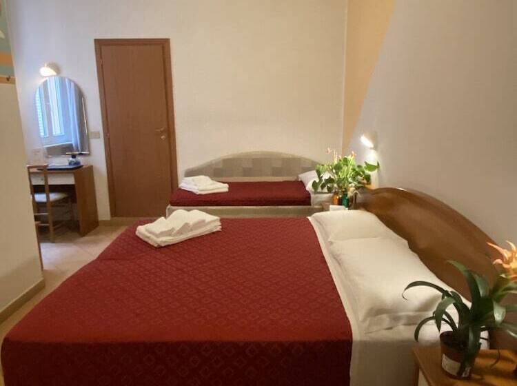 اتاق استاندارد چهار تخته, Villa Caterina