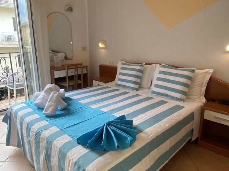 اتاق استاندارد چهار تخته, Villa Caterina