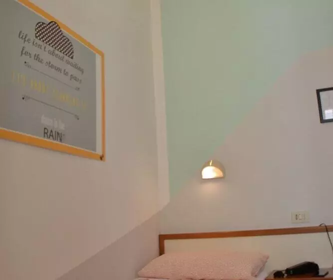اتاق استاندارد یک نفره, Villa Caterina