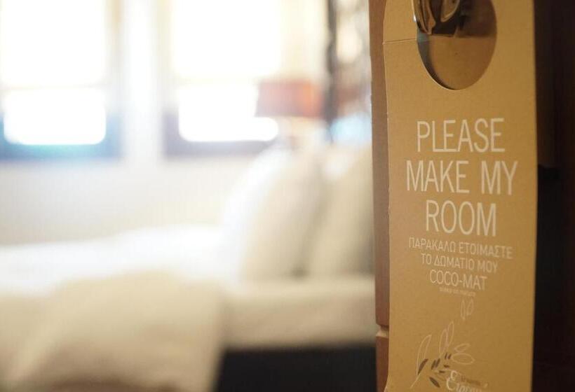 اتاق استاندارد سه نفره, Xenonas Iresioni