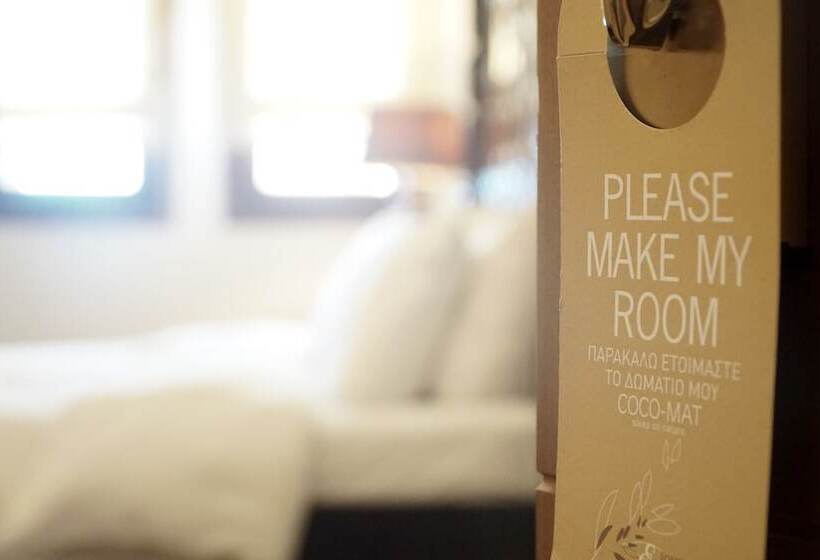 اتاق استاندارد سه نفره, Xenonas Iresioni