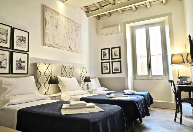 اتاق استاندارد سه نفره, The Blue Hostel