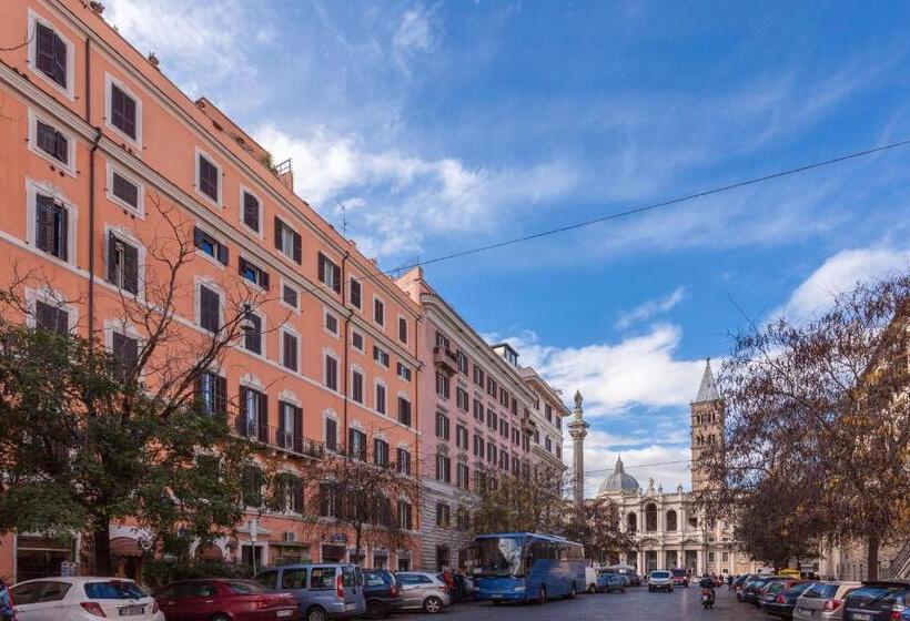 דירת חדר, The Blue Hostel