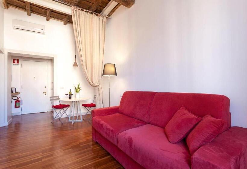 דירת חדר, The Blue Hostel