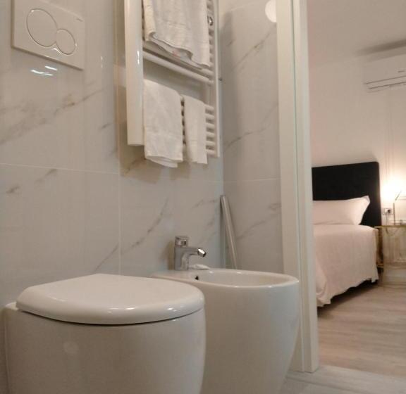 اتاق سوپریور با تخت بزرگ, Bresciantica