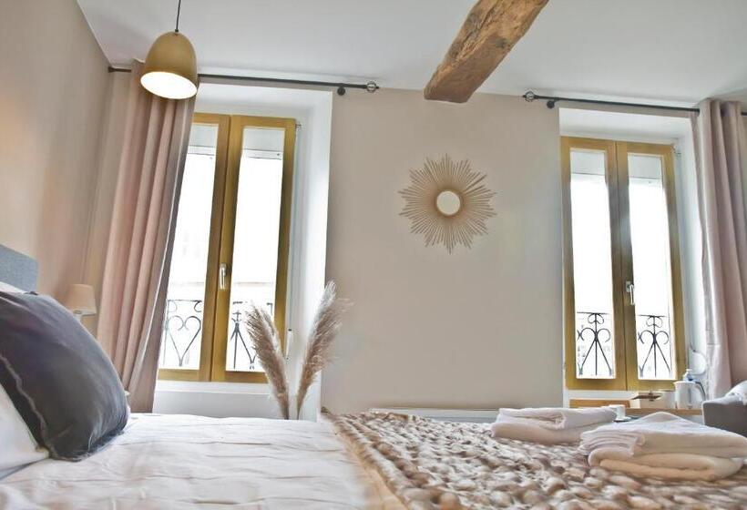 标准间, Meublé De Tourisme, Les Chambres Du Beffroi