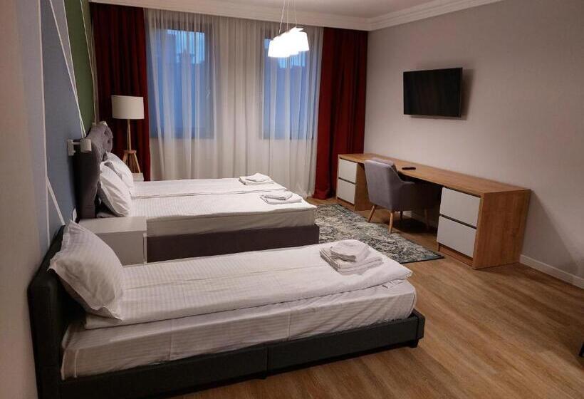 Номер Стандарт Трехместный, H11 Downtown Apartments