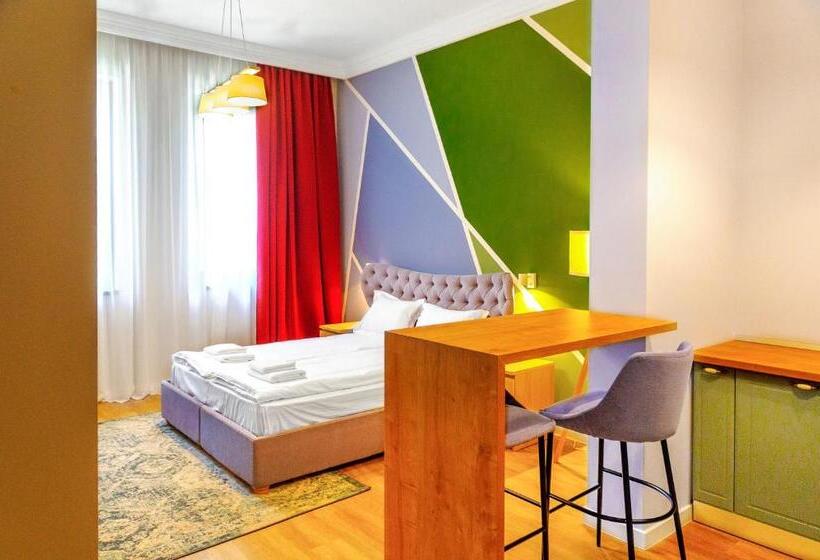 Номер Стандарт Трехместный, H11 Downtown Apartments