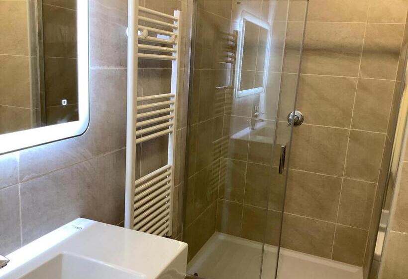 סטודיו משפחתי, Arvo Residence Sila Lorica