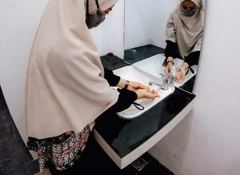 バス共有のスタンダードルーム, Aur Kuning Hostel Syariah Bukittinggi