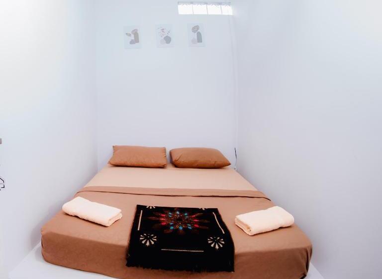 バス共有のスタンダードルーム, Aur Kuning Hostel Syariah Bukittinggi