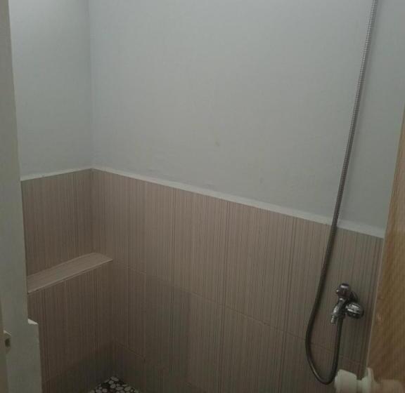 バス共有のスタンダードルーム, Aur Kuning Hostel Syariah Bukittinggi