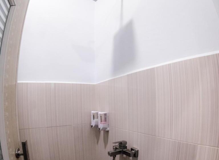 带共用浴室的标准房间, Aur Kuning Hostel Syariah Bukittinggi