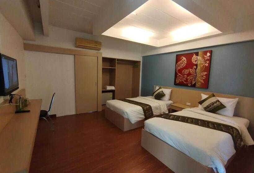 수피리어 룸, Aileen