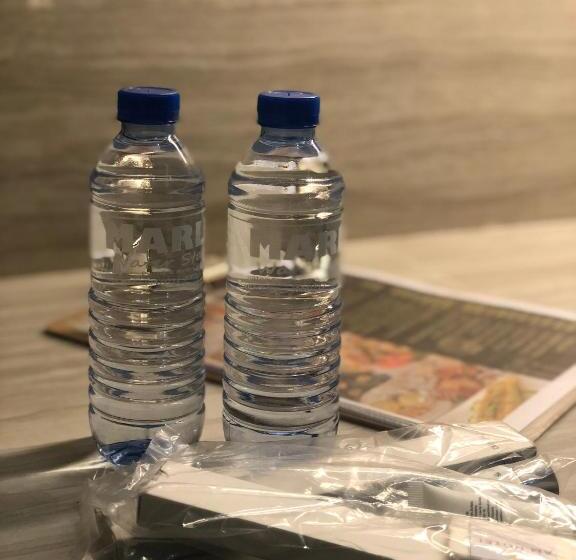 חדר סטנדרט, A.m @ 93rd