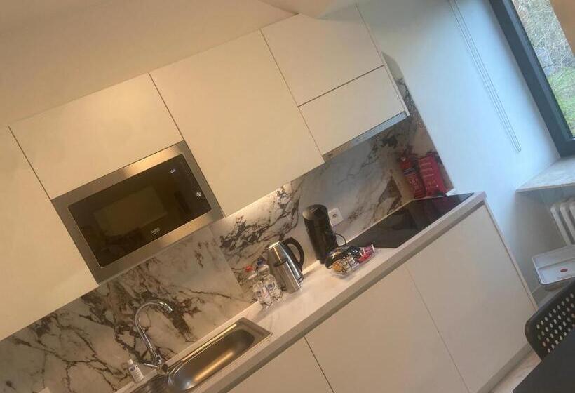 标准间, Nummer 151 Villastudios