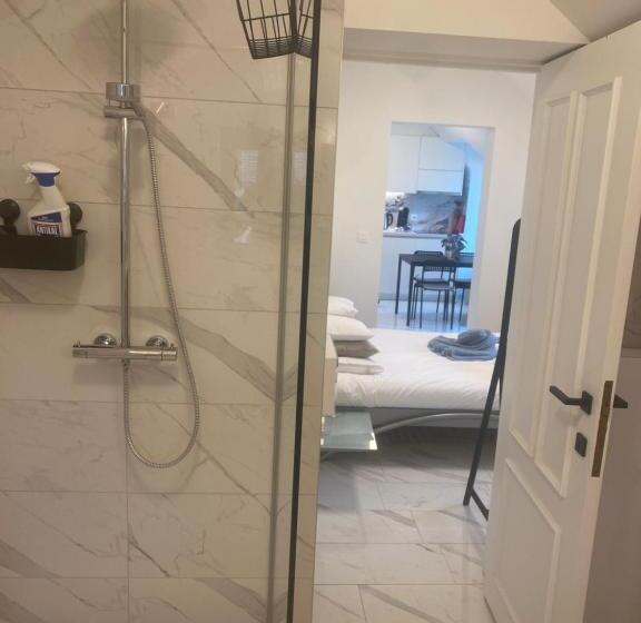 标准间, Nummer 151 Villastudios