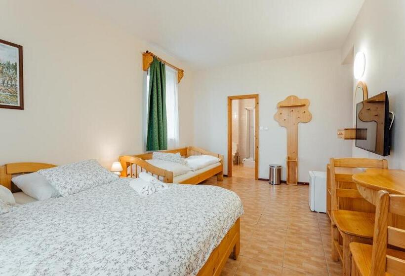 バルコニー付きスタンダードトリプルルーム, Penzión Topky