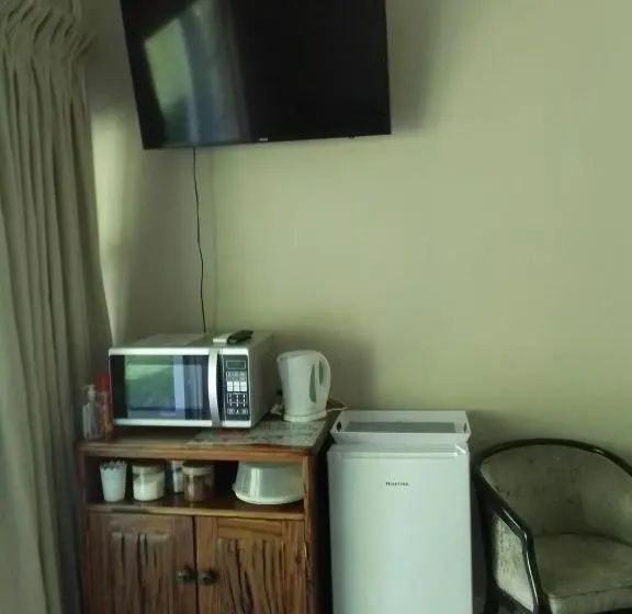 プールの見えるスタンダードトリプルルーム, Dennecres4guestrooms