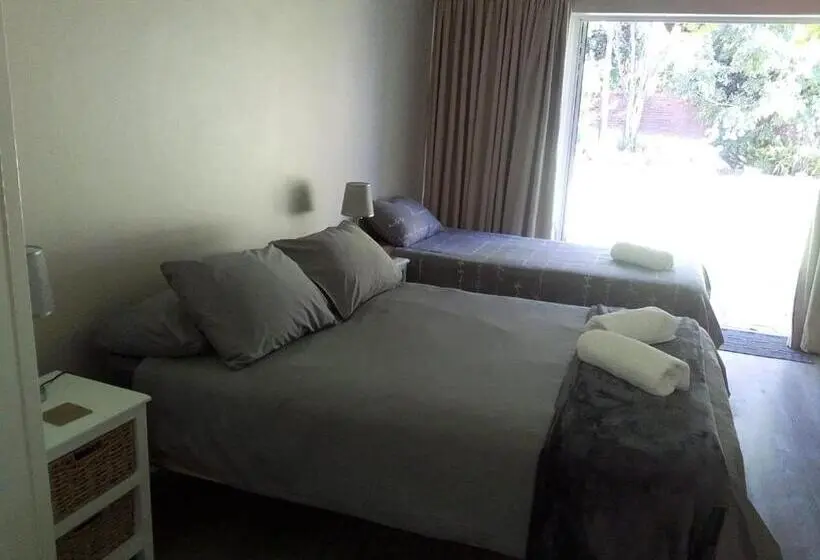 プールの見えるスタンダードトリプルルーム, Dennecres4guestrooms