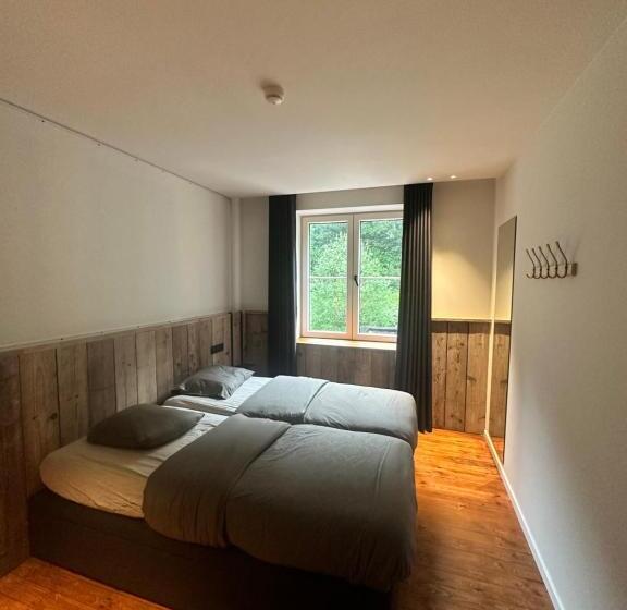 标准间, Café Coureur Houffalize