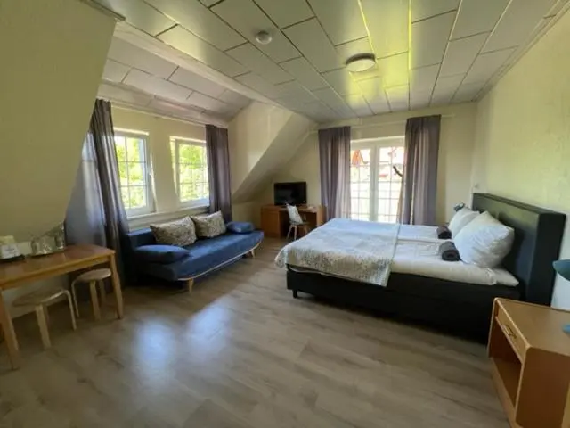 スタンダードスタジオ, Rehkitz