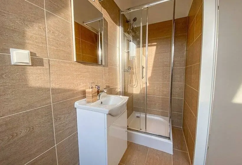 اتاق لوکس, 10 Min Walk To Hauptbahnhof, Cozy Private Rooms With Ac, Tv & Wifi
