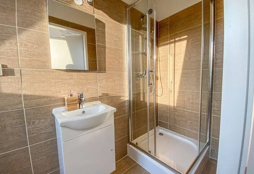 اتاق لوکس, 10 Min Walk To Hauptbahnhof, Cozy Private Rooms With Ac, Tv & Wifi
