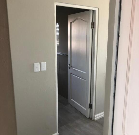 آپارتمان کلاسیک 1 خوابه, White Sands Self Catering Units