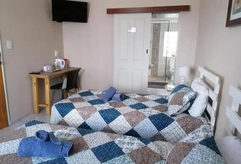 デラックスルーム, Why Not Guesthouse