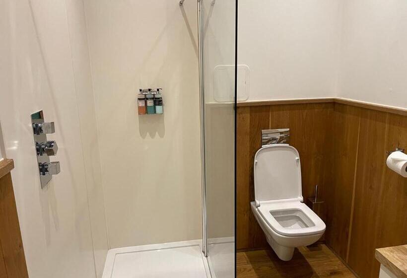 デラックススイート, The Fig Tree Markinch