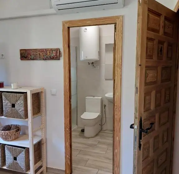 اتاق خانوادگی, Zenia Hostel